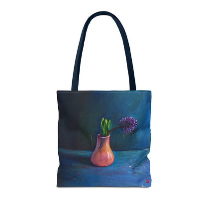 Florale Stillleben-Einkaufstasche – Malereische Vase & Lila Blüte AOP