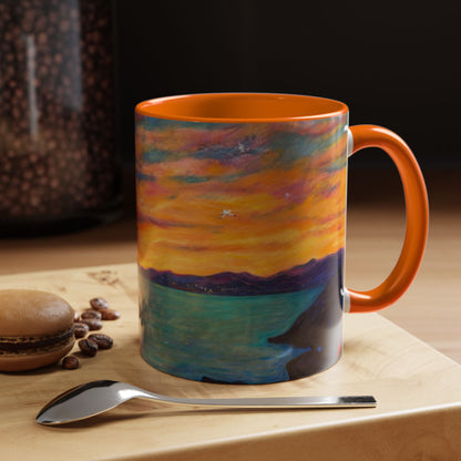 Kaffeetasse mit Akzent „Sonnenuntergang am Meer“ – Farbenfrohes Kunstwerk zum Sonnenuntergang am Meer (11/15 oz)