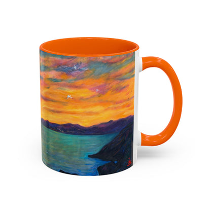 Kaffeetasse mit Akzent „Sonnenuntergang am Meer“ – Farbenfrohes Kunstwerk zum Sonnenuntergang am Meer (11/15 oz)