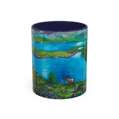 Kaffeetasse „Malerische Seenlandschaft“ – Keramiktasse mit blauem Akzent