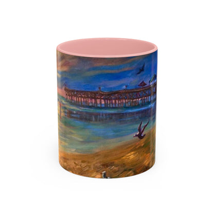 Kaffeebecher mit Akzent: Küstenpier bei Sonnenuntergang – Strandlandschaft 11/15oz