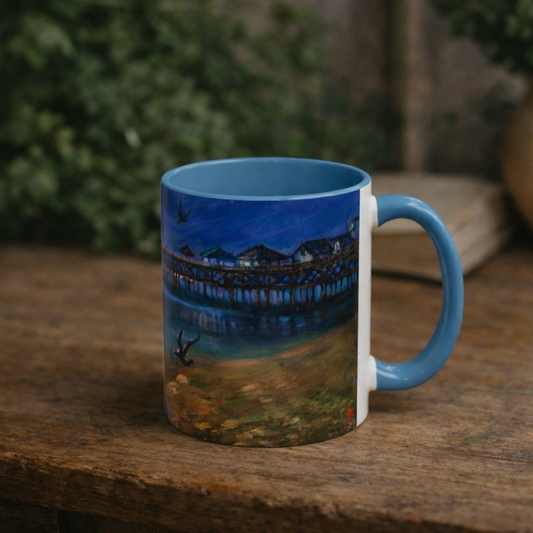 Kaffeebecher mit Akzent: Küstenpier bei Sonnenuntergang – Strandlandschaft 11/15oz